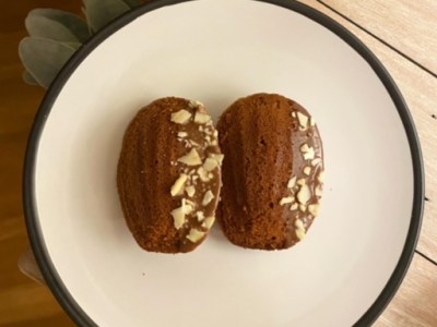 Chocolate and almond&nbsp;madeleines